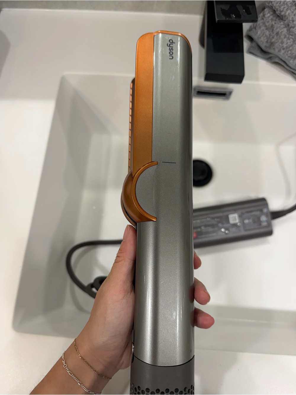 Dyson Airstrait - Picture 6 of 9